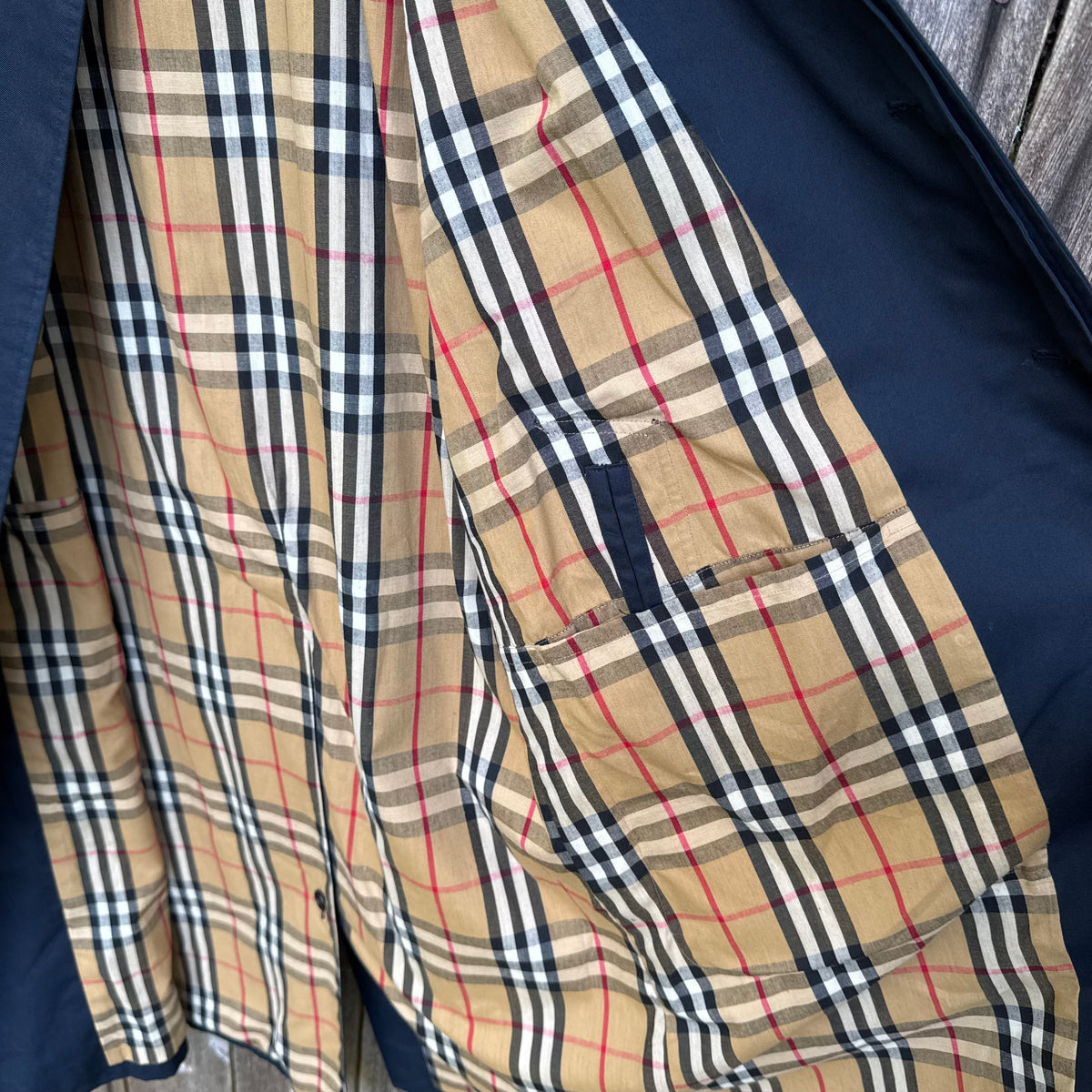Vintage 90s Burberry’s Trenchcoat